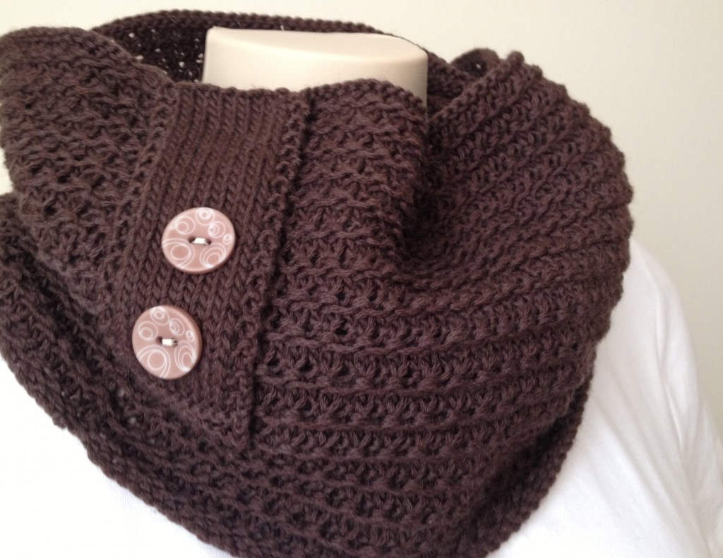 Knitting Pattern : Chocolate Cowl | deuxbrinsdemaille.com