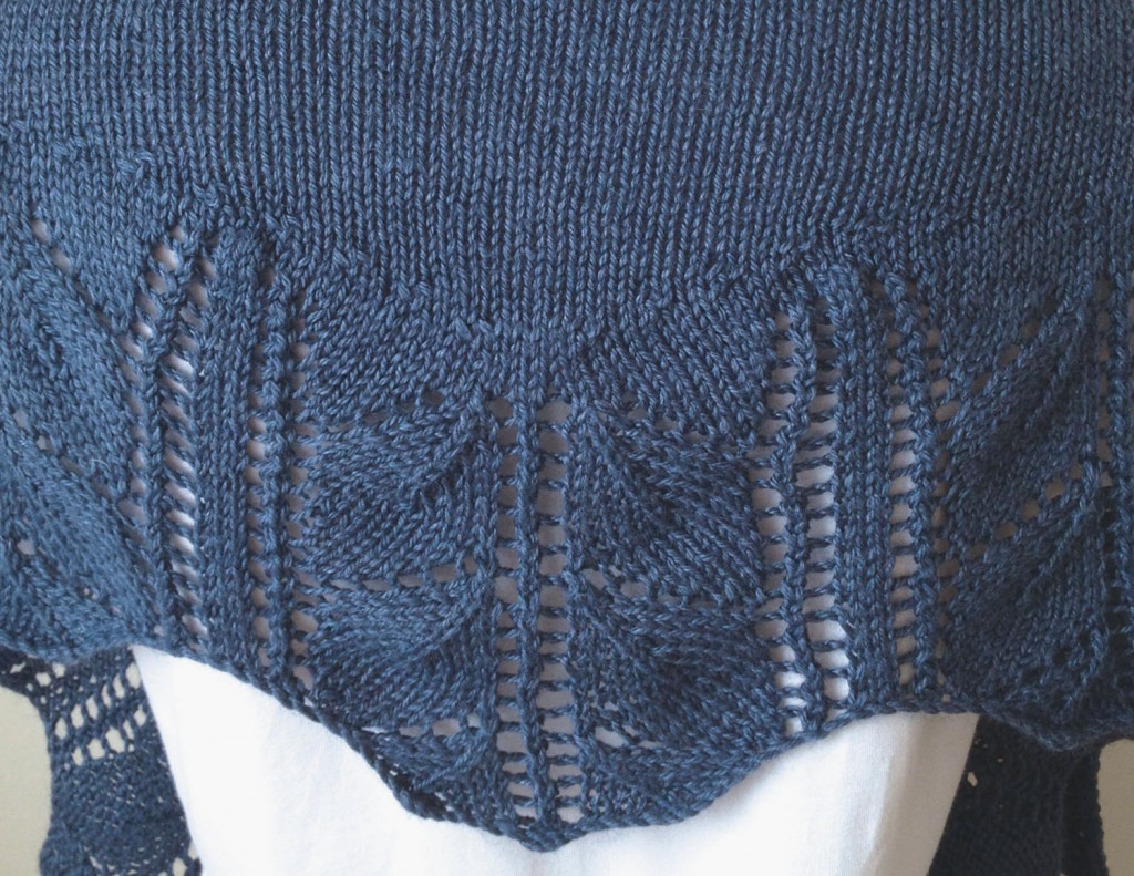 Knitting Pattern - Leaves Shawl - Deux Brins de Maille