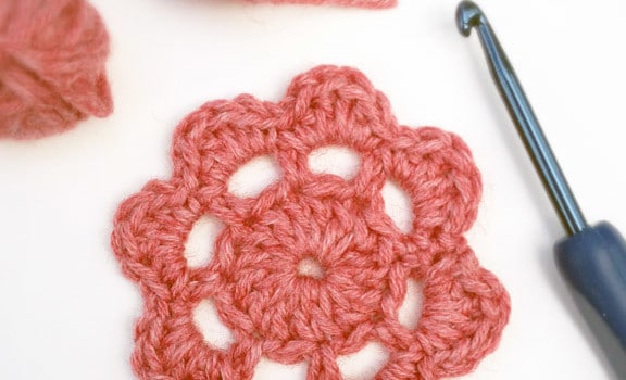 Free Crochet Motif Pattern, Sofia the Little Flower
