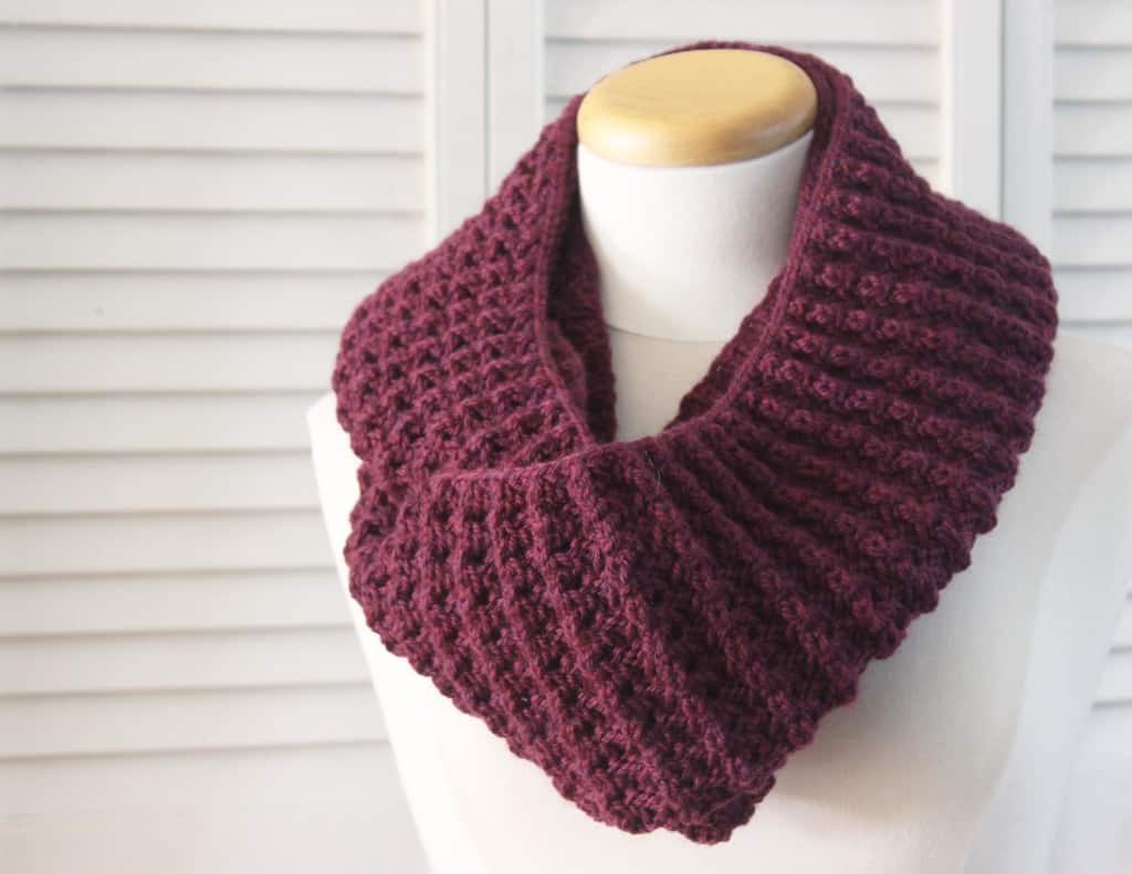 Knitting Pattern Infinity Puffy Scarf | Deux Brins de Maille